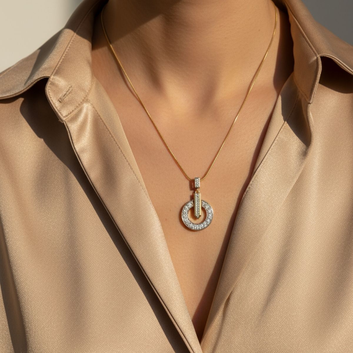 Daire Formlu Taşlı Kolye