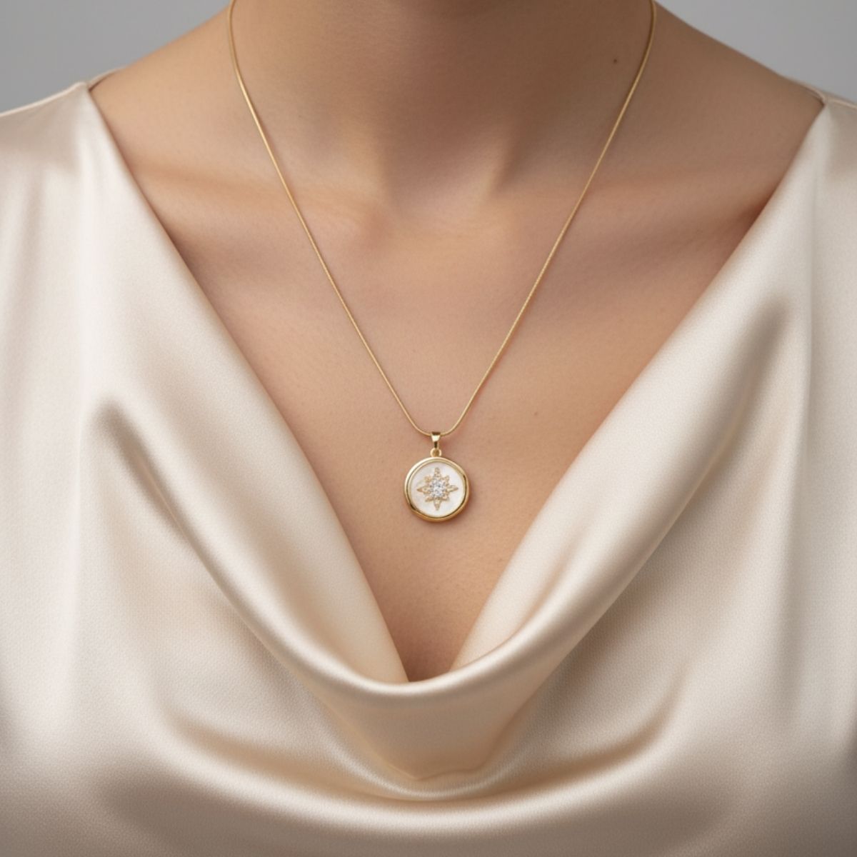 Taşlı Yıldız Madalyon Kolye