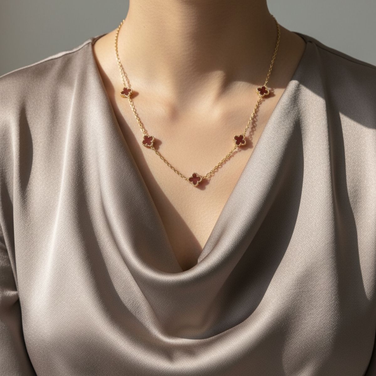 Çift Taraflı Yonca Kolye