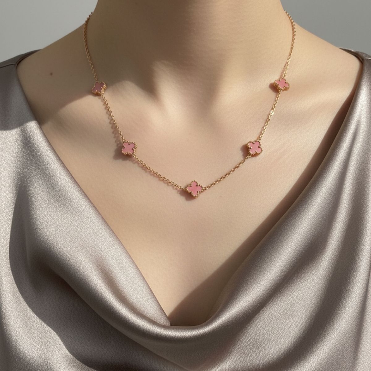 Çift Taraflı Yonca Kolye