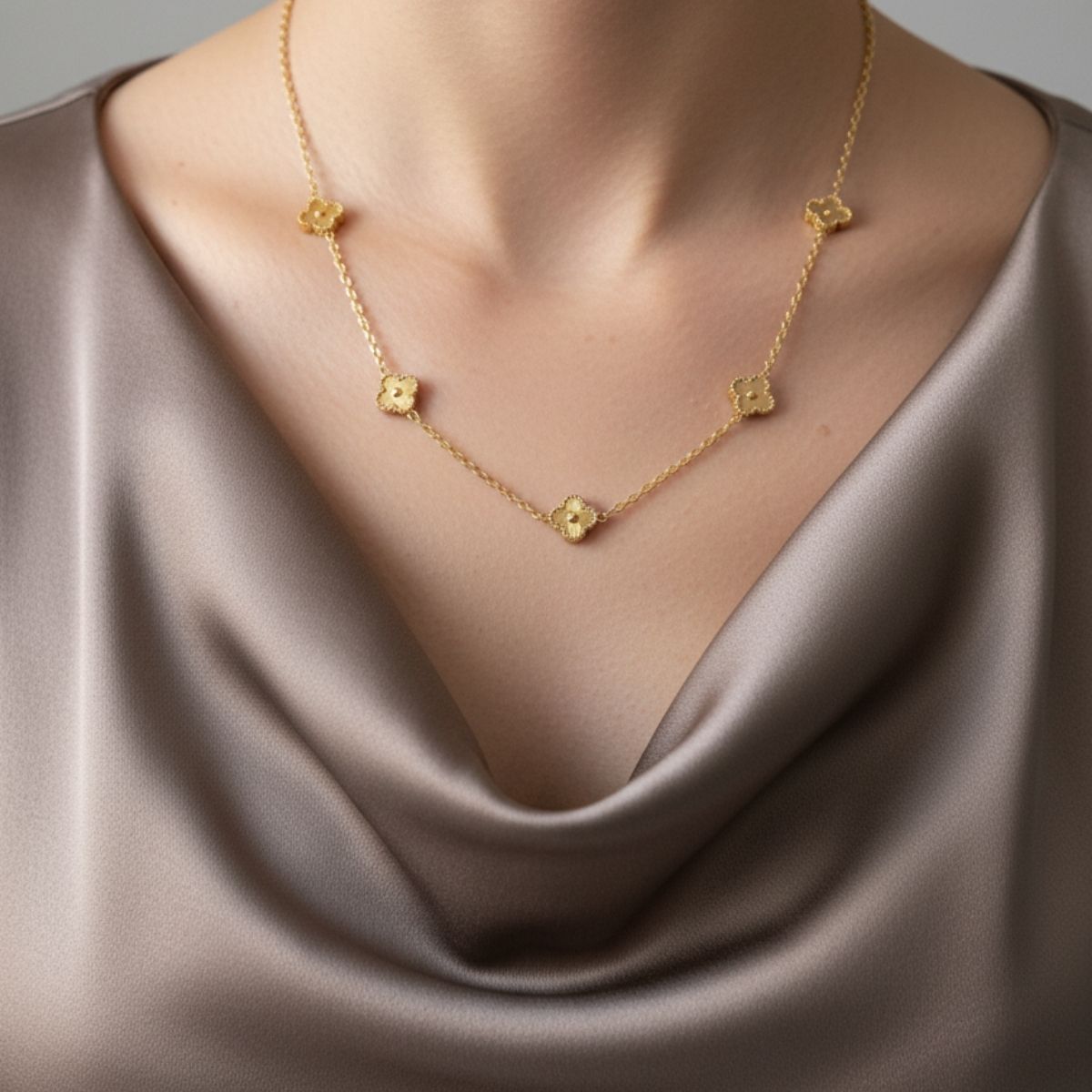 Çift Taraflı Yonca Kolye