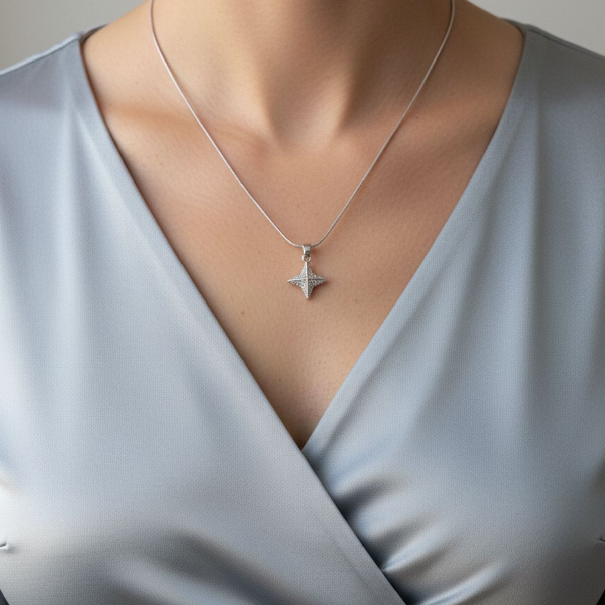 Zirkon Taşlı Yıldız Kolye